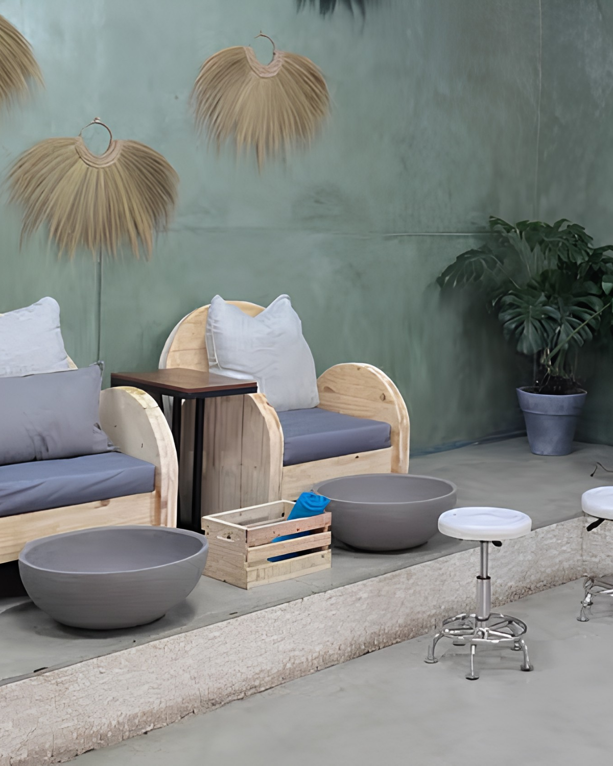 Calm, minimalist décor details in the clinic